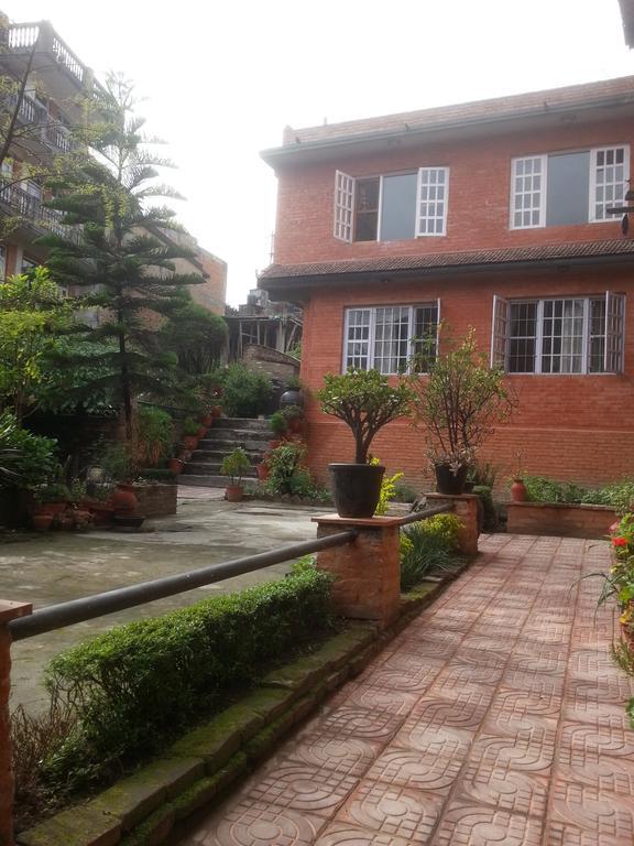 Pradhan House - Home Stay With Garden Bhatgoan Exteriör bild