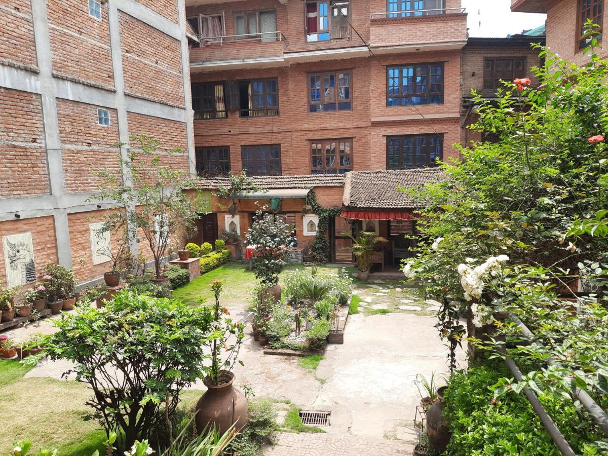 Pradhan House - Home Stay With Garden Bhatgoan Exteriör bild
