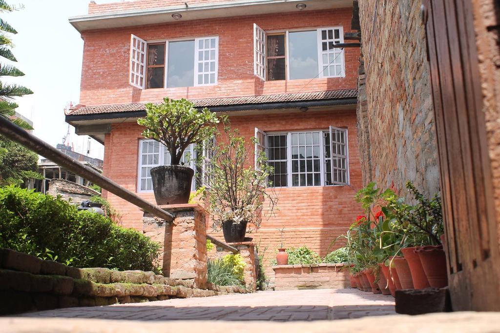 Pradhan House - Home Stay With Garden Bhatgoan Exteriör bild