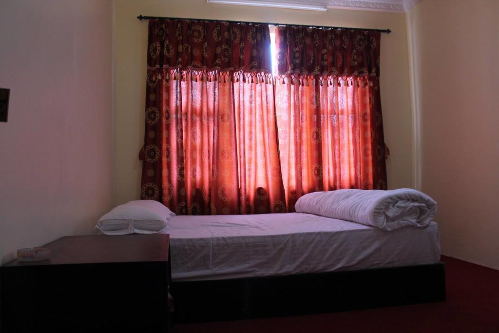 Pradhan House - Home Stay With Garden Bhatgoan Exteriör bild