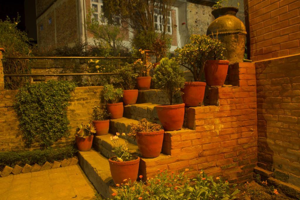 Pradhan House - Home Stay With Garden Bhatgoan Exteriör bild